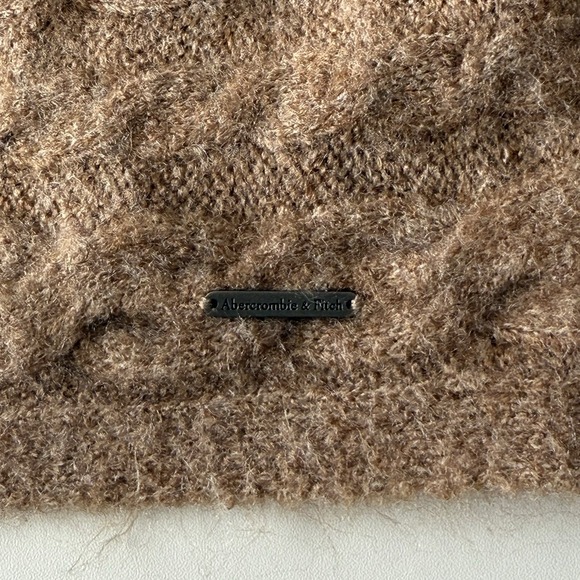 Abercrombie & Fitch Women's Beige Chunky Cable Knit Sweater Size Small - Picture 2 of 6